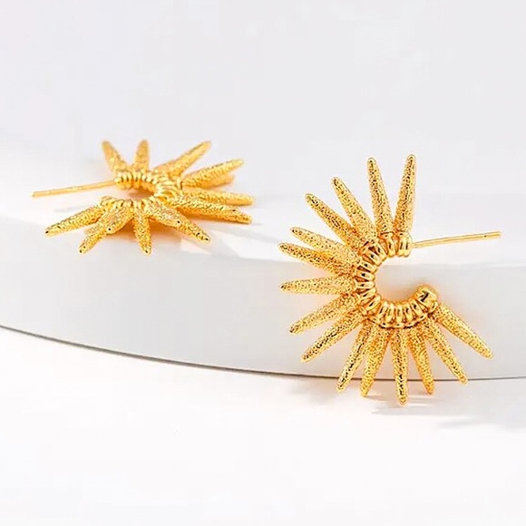 🔵𝟲𝟱%𝗢𝗙𝗙 𝗯𝘂𝗻𝗱𝗹𝗲𝘀 𝟯+🔵 NEW 925 Gold Spiked Drop Earrings - Picture 9 of 13